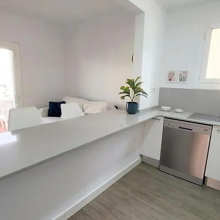 Apartment Comodo En Llanca, Cerca De Playas Y Tiendas, Wifi Incluido - Es-170-94 Llanca