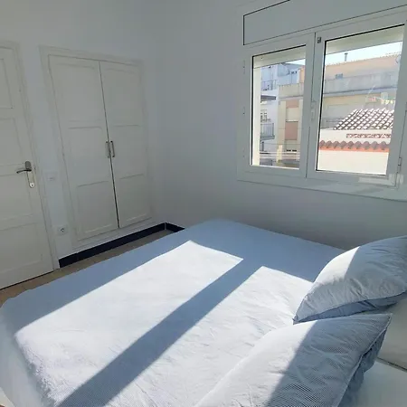 Apartment Comodo En Llanca, Cerca De Playas Y Tiendas, Wifi Incluido - Es-170-94 *